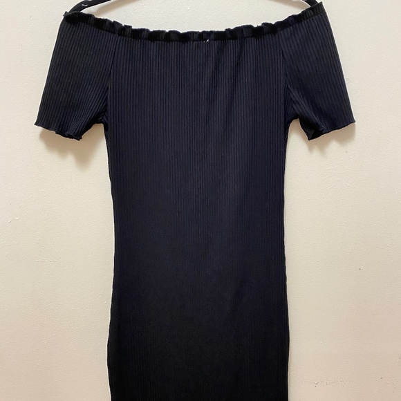 Off Shoulder Lettuce Trim Buttoned Dress - Picture 3 of 4